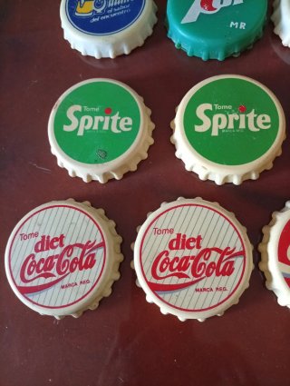 Lotto di 21 tappi di birra e bibite vintage