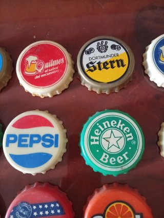 Lotto di 21 tappi di birra e bibite vintage