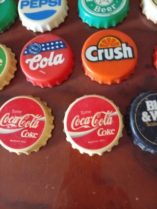 Lotto di 21 tappi di birra e bibite vintage