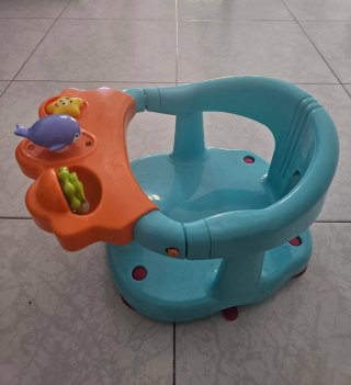 Asiento de baño para bebé con juguetes