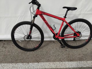 Bicicleta de Montaña Roja