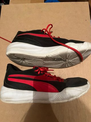 Deportivas Puma Baloncesto Negras y Rojas