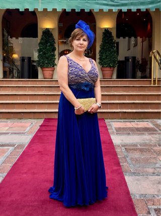 Vestido de fiesta azul y dorado (con tocado)