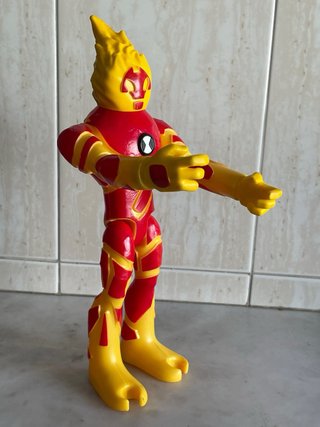 Ben 10 Heatblast XL Super-Size Figures Playmates T