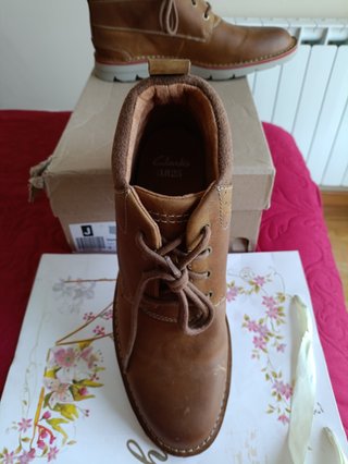 Botas Clarks Piel Hombre Marrones Talla 43 de 120€