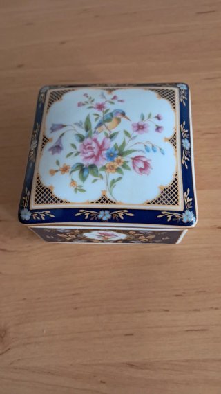 Caja joyero de porcelana vintage con pájaro y flor
