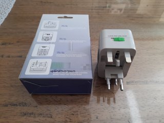 Adattatore universale da viaggio