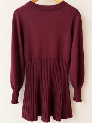 Vestido punto burdeos falda plisada. Talla M