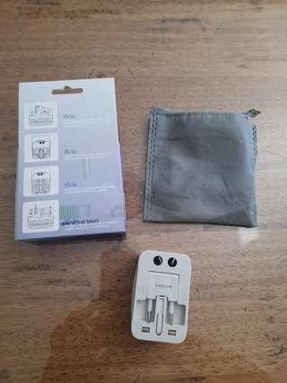 Adattatore universale da viaggio