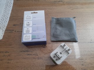 Adattatore universale da viaggio
