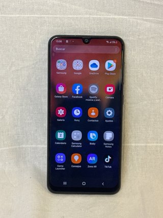 Samsung Galaxy A50 128GB en color negro + cargador