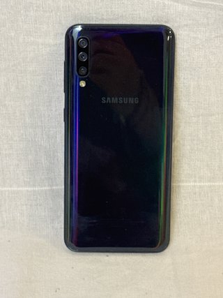 Samsung Galaxy A50 128GB en color negro + cargador