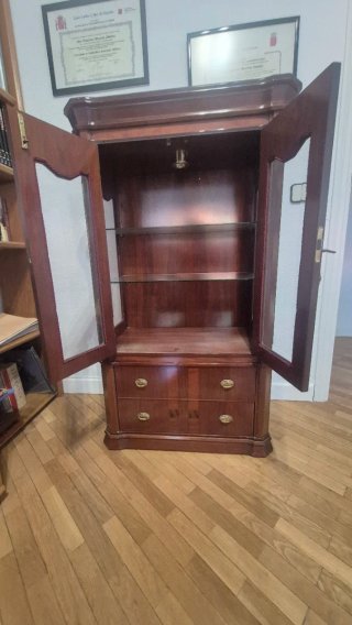 Vitrina vintage de madera y cristal