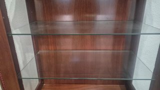Vitrina vintage de madera y cristal