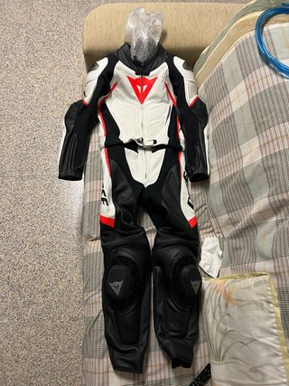 Mono de moto Dainese talla 48 nuevo sin uso.