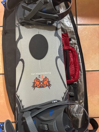 Tabla Snowboard F2, funda Burton y fijac K2.