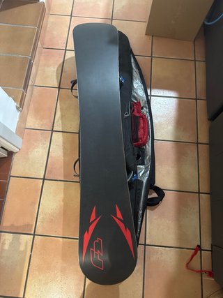 Tabla Snowboard F2, funda Burton y fijac K2.