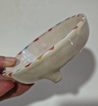 Ciotola ceramica decorata a rilievo