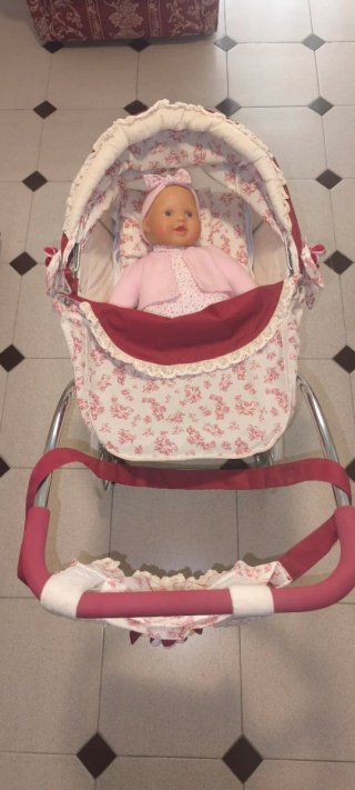 Carrito de muñeca Martina con muñeca y accesorios
