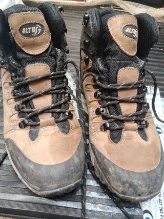 Botas de Montaña Trekking Altus Marrón/Negro