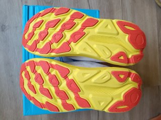 Hoka Clifton 9 Beige/Amarillo