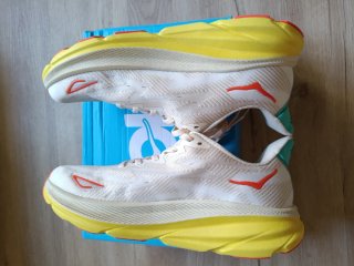 Hoka Clifton 9 Beige/Amarillo