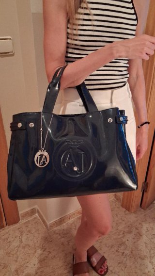 Bolso Armani Jeans charol azul marino