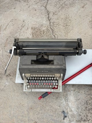 Máquina de escribir Olivetti Línea 98