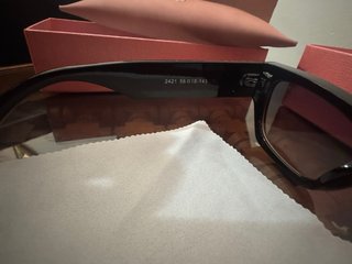 Gafas de sol Miu Miu negras y marrones