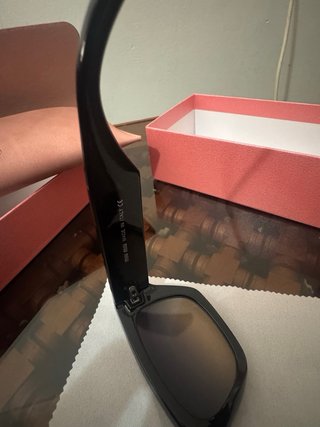Gafas de sol Miu Miu negras y marrones