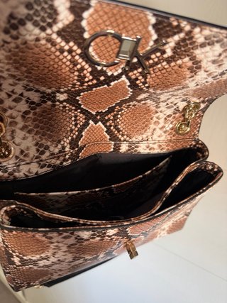 Bolso Calvin Klein estampado serpiente