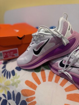 Tenis Nike Vomero Mujer Rosa/Morado/Blanco