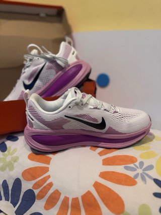 Tenis Nike Vomero Mujer Rosa/Morado/Blanco