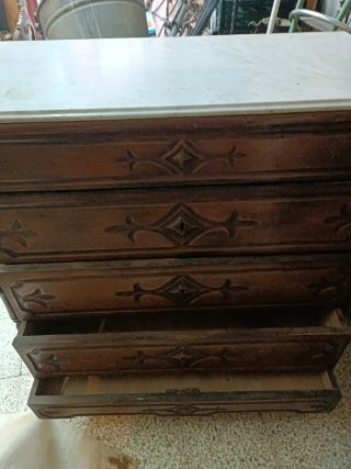 Cómoda antigua madera y mármol