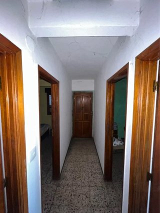 Casa independiente con jardin y amplia parcela.