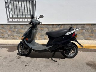 Kymco Scooter Negro