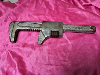 Llave inglesa ajustable antigua
