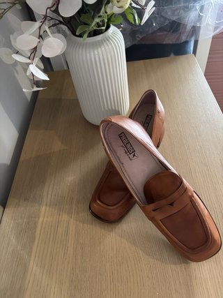 Mocasines de piel camel tacón