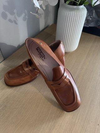 Mocasines de piel camel tacón