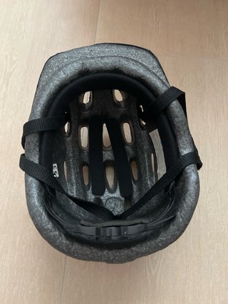 Casco bici fiori rosa