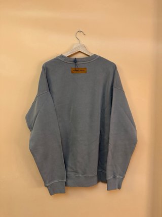 Sudadera Louis Vuitton gris con logo