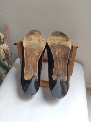 Zapatos de tacón negros charol