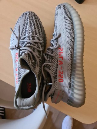 Adidas Yeezy 350 Gris/Rojo.
