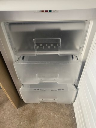 Congelador vertical BRU