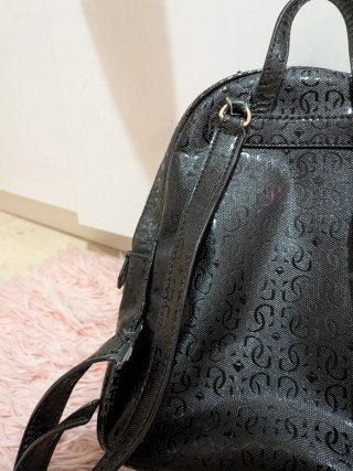 Mochila Negra Guess Estampada