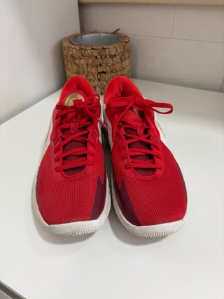 Zapatillas Rojas y Blancas. Nike Mens Precision 6