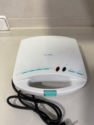 Sandwichera Solac 750W Blanca