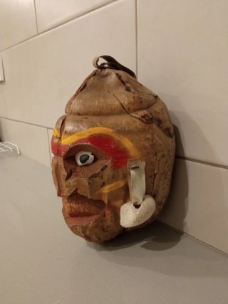 Antigua máscara Tiki. Arte popular.