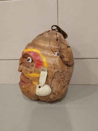 Antigua máscara Tiki. Arte popular.