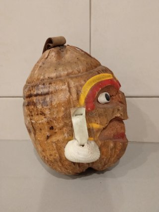 Antigua máscara Tiki. Arte popular.